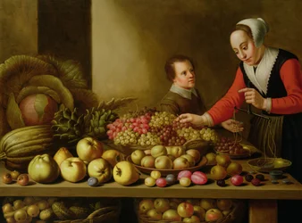 Jente som selger druer fra et stort bord lastet med frukt og grønnsaker